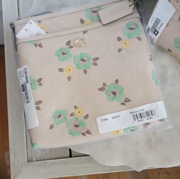 Coach Kitt Messenger crossbody with floral print - Picture 2 of 6